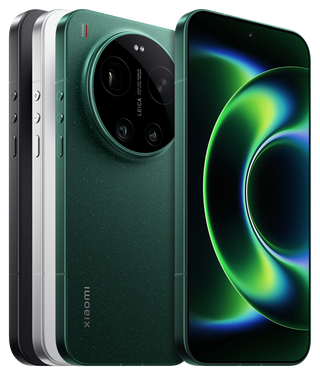 Xiaomi 17 Ultra in Black, White and Starlit Green, with front display